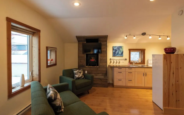 Downtown Whitehorse - Treehouse