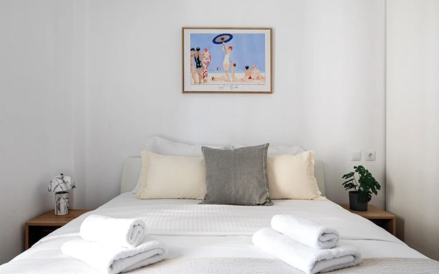 Les Nuances de Blue 1-BR Apt in Athens