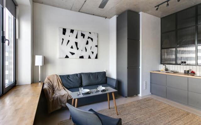 Smart Host on Nevelsky passage