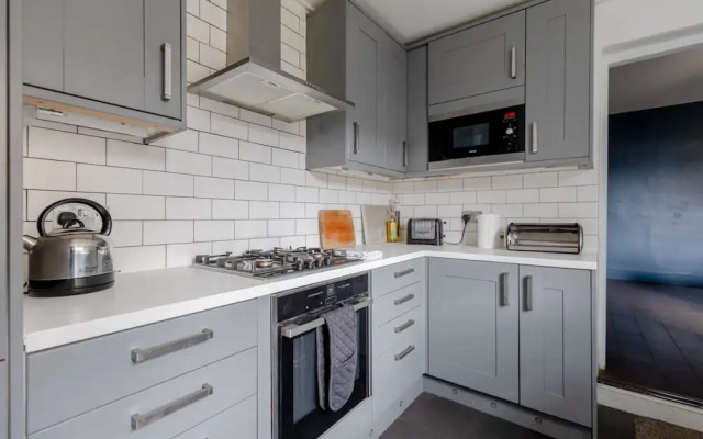 Trendy 2BD House 5 Mins From Willesden Junction!