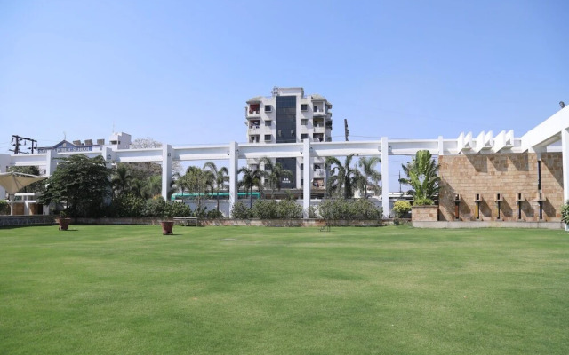 White Hall By OYO Rooms