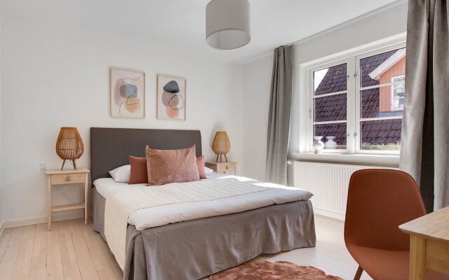 Sanders Charm - Chic 2-bdr Apt With Shared Garden