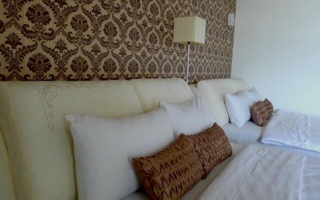 Amicasa Guesthouse