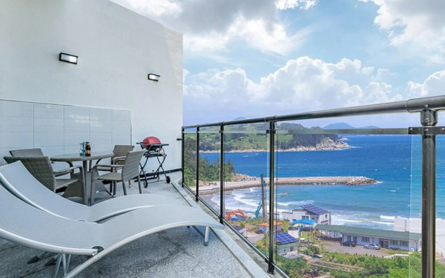 Geojedo Bay Hill Pool Villa