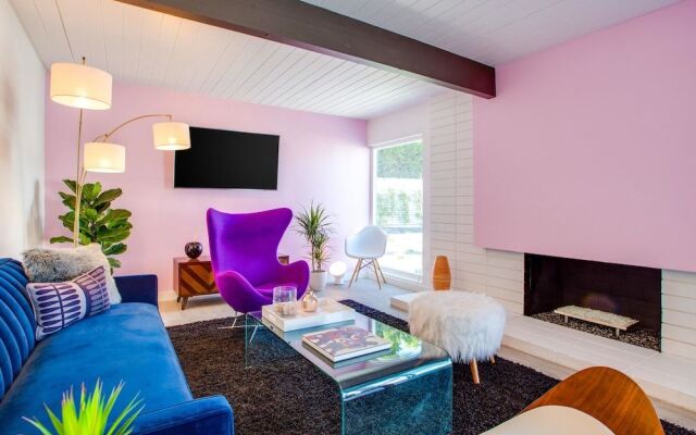 Bubble Gum Modern Holiday home 3