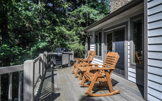 Lured by the Lake 5 Bedroom House