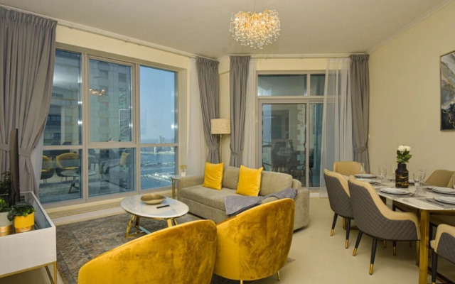 Experience Luxurious Sky High Marina Living