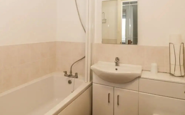 2 Park Nook Close