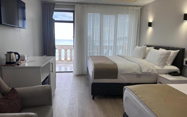 Beyaz Köşk Hotel & Cafe