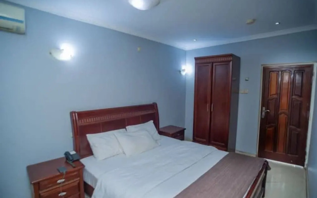 Room-one Large Room With Free Breakfast