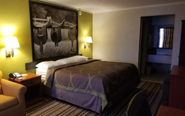 Super 8 Longview/North