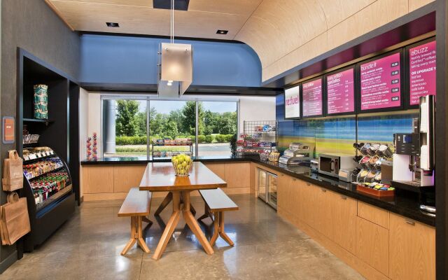 Aloft Charlotte Ballantyne