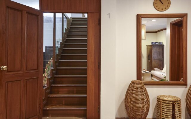NT Place Sukhumvit Suites