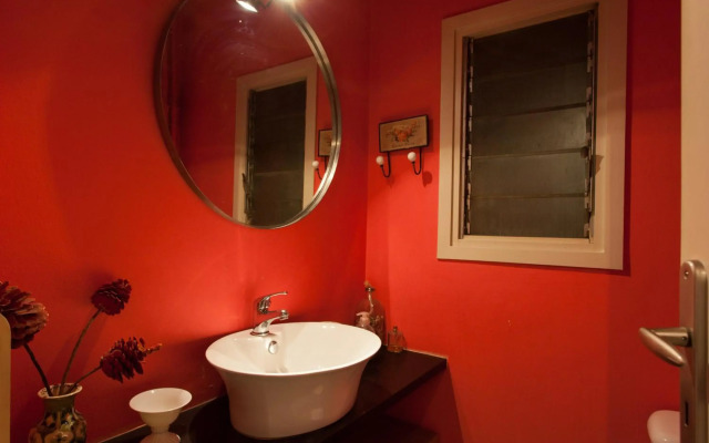 2 Bedroom Artist's Apartment - So Athens