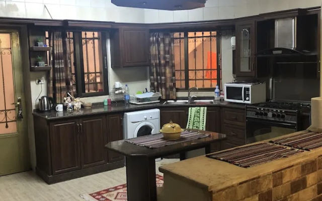 Yasmeen Apartment