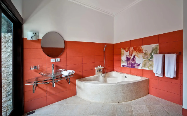 Rossa Garden Hotel