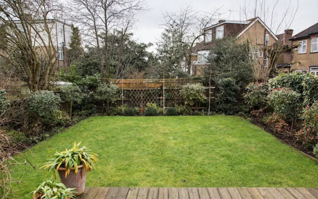 Hardinge Road by Onefinestay