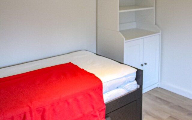 Stunning Home in Diksmuide With Wifi and 4 Bedrooms