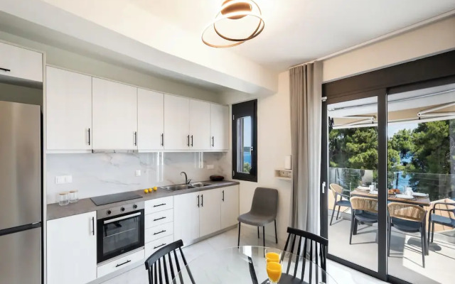 N&G Deluxe Maisonette