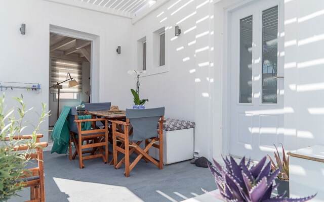 Akrotiri Cycladic Suites