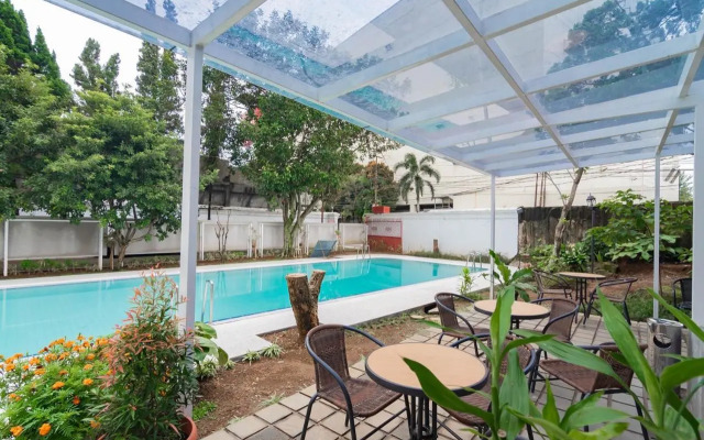 RedDoorz Plus @ Pakuan Residence Tajur