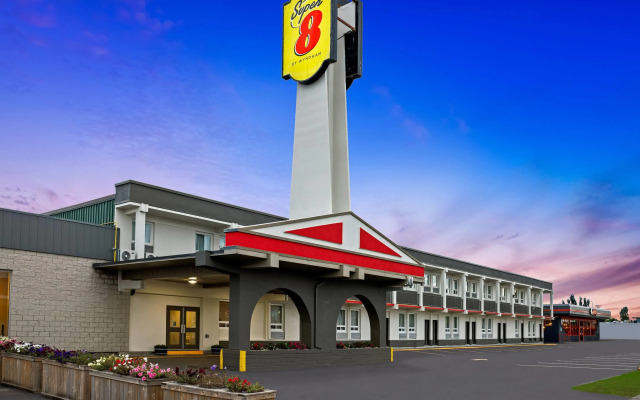 Super 8 by Wyndham Thunder Bay