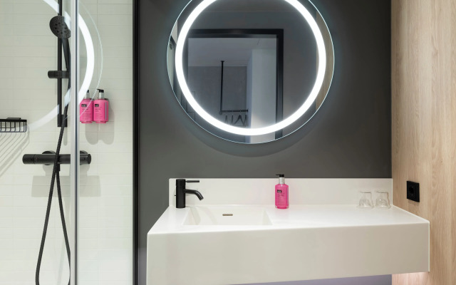 Moxy Hamburg - Finkenwerder