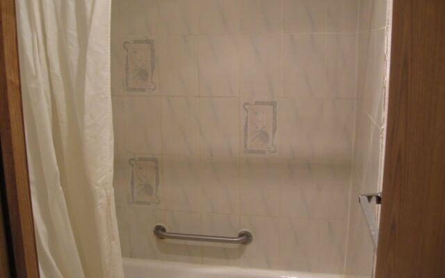 Glacier Gateway Plaza