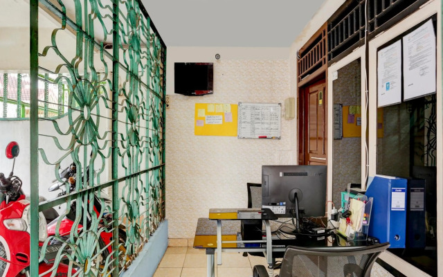 Vaccinated Staff - OYO 90190 Asha Kost Syariah