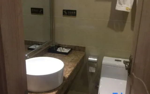 Rongjiang Qingqing Hotel (Cunchao Football Field)