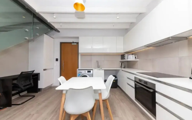 Plush Loft Apartment With Signal Hill View