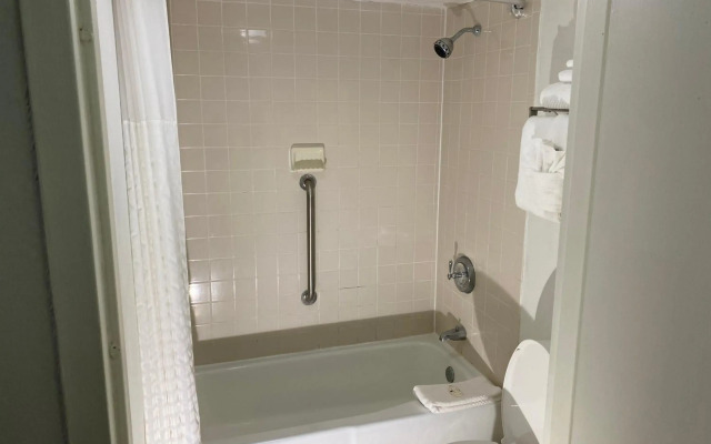 Quality Inn & Suites St Augustine Beach Area
