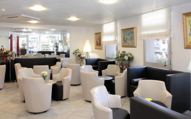 Hotel Notre- Dame de France