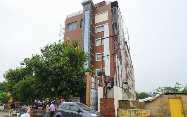 Edition O 30009 Skyhilton Alam Bagh