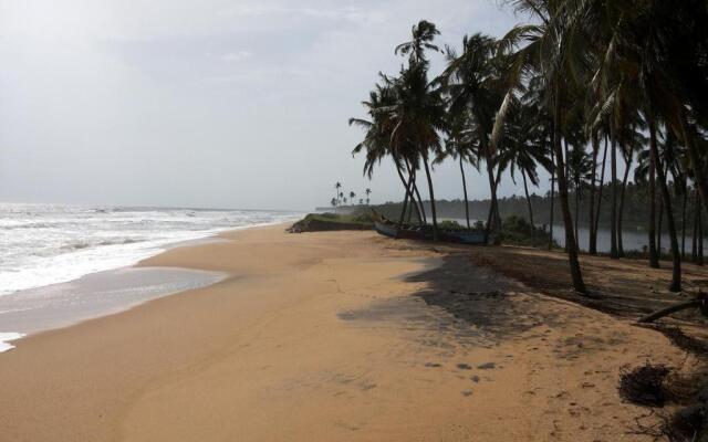 M R Beach & Cottages
