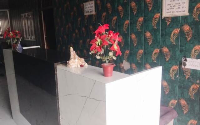 Goroomgo Kunj Residency Mathura
