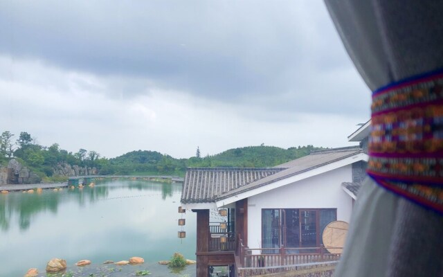 Qiancuihang Art Hotel