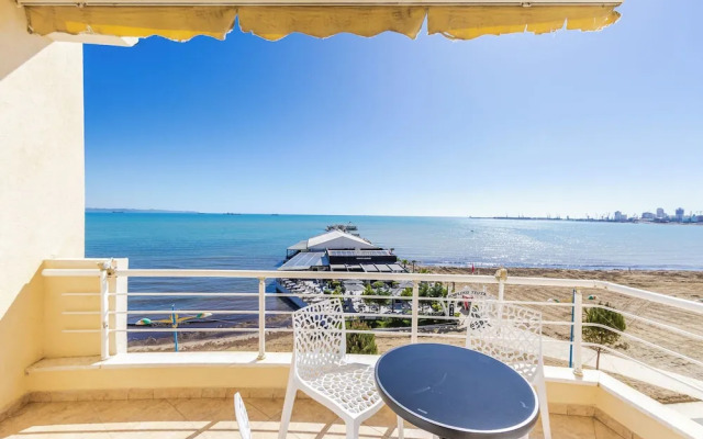 Joe's Seafront Apartment