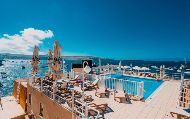 Gillieru Harbour Hotel