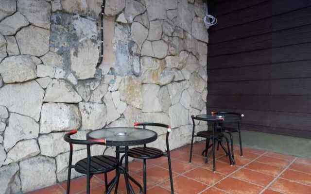 Ekon Hotel
