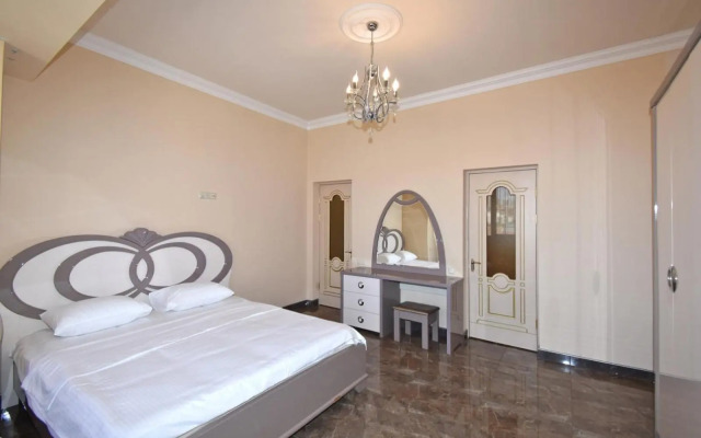 Teryan street, 4 bedrooms Luxury, Unique apartment TT888