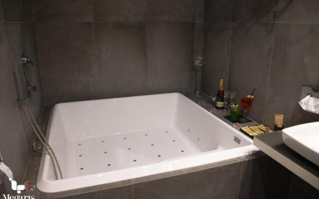 Megaris Luxury Suite Rooms