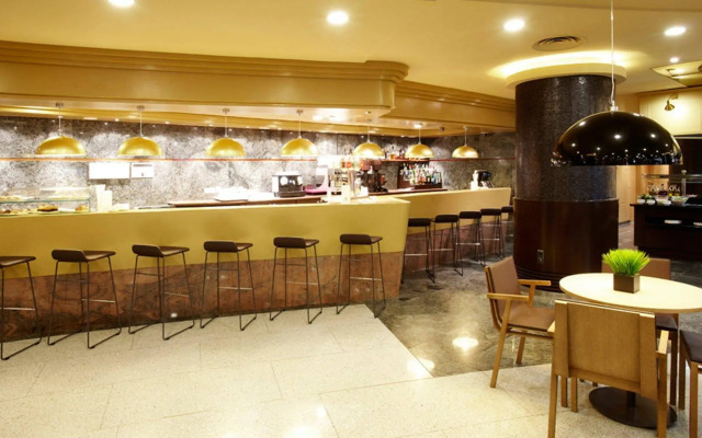 Suites Plaza Hotel & Wellness