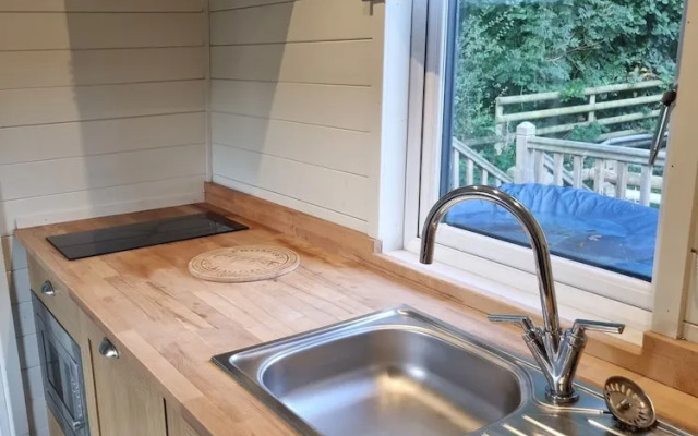 Glamping Hut - Riverview 4