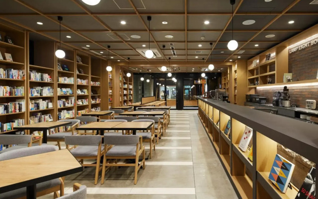 Lamp Light Books Hotel Sapporo
