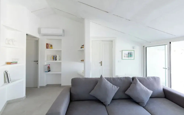 Romantic Apartment with Terrace by Wonderful Italy