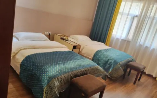 Luoping Golden Valley Taijia SPA Hotel