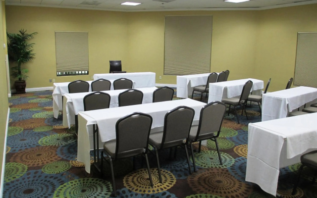 Holiday Inn Fort Myers - Downtown Area by IHG