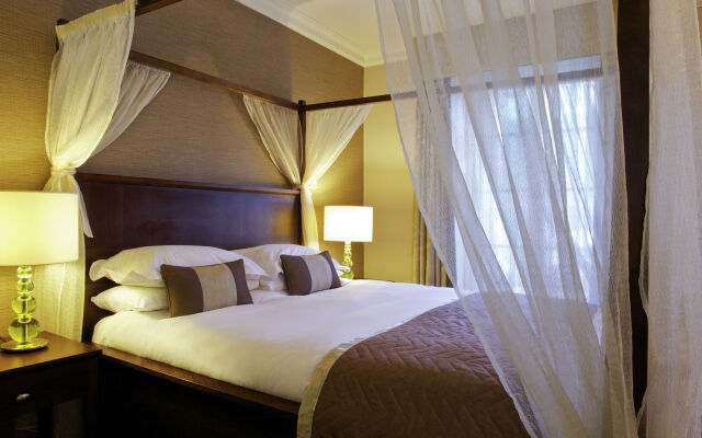 Mercure White Hart Hotel Salisbury and Apartments
