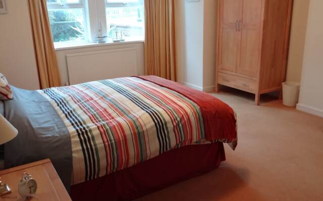 The Garden Flat Tucked Away Close To Amenities